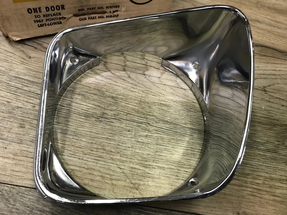 1967 PONTIAC GRAND PRIX CATALINA NOVA MOLDURA DE FAROL INFERIOR CROMADA LH - Imagem 2 de 3