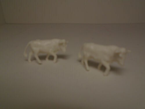 Matchbox Lesney Replacement Bulls for #37c Dodge Cattle Truck pair White Plastic - Picture 2 of 3