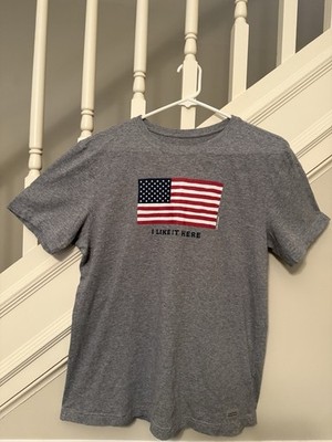 New w/o Tags Life Is Good American Flag  I Like It Here  Tee, Gray, Men s Small