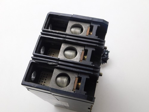 KAL362001021- CUADRADO D 200A AMP 3P POLO 600V 25kA@480V ALIMENTACIÓN A TRAVÉS INTERRUPTOR - DEFECTO U - Imagen 7 de 8