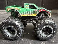 Hot Wheels Monster Jam Snake Bite Green   Monster  Truck 1:64  2021