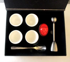 KAIL & JAMINS 4-EGG CUPS W/SPOONS-TIMER-EGG CRACKER TOPPER-EXCELLENT CONDITION