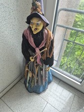 Hexe Figur Helloween witch, große Dekofigur mit Besen, Harzer Brockenhexe, Glück