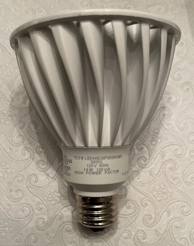 TCP PAR 30 75W equivalent LED 3000K 25 degree beam dimmable Floodlight, NEW - Picture 5 of 6