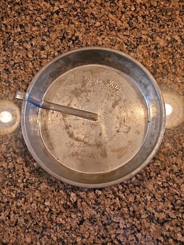 Vintage Bake King 8" x 1" Round Tin Cake Pan With Under Arm Detacher - Picture 1 of 6