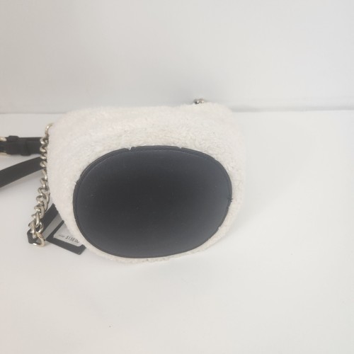Bandolera DKNY Sherpa Bucket Marfil Sherpa Dorado - Imagen 7 de 12