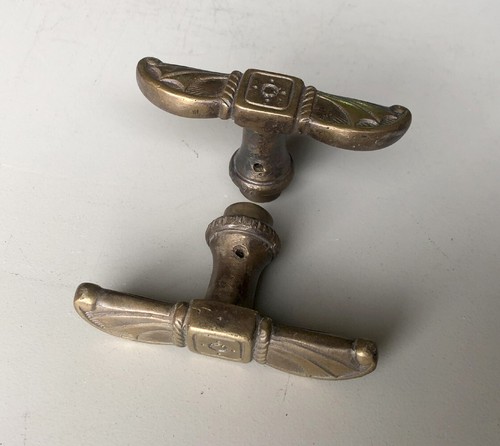 BE 14b:    2 Fenstergriffe, Oliven, Messing, ArtDeco, um 1925, 90x18 mm - Bild 1 von 4