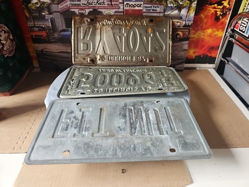 Vintage Illinois LOT OF- 3- 67-79-00 License Plate Set Man Cave Collector - Picture 6 of 7