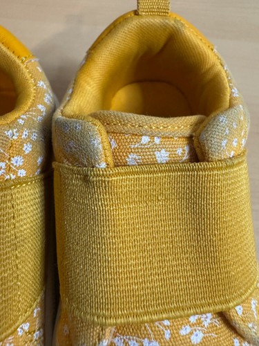Osh Kosh B'gosh Kleinkind Mädchen Turnschuhe gelb geblümt Größe 6M - Bild 13 von 18