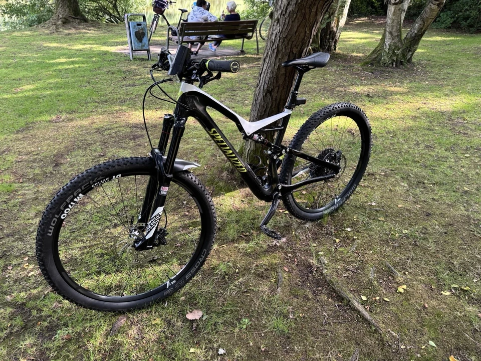 Verkaufe Specialized Stumpjumper – guter Zustand, aber Carbonrahmen gerissen - Bild 3 von 3