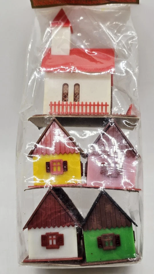 Rare Vintage NOS IHC Village in a Bag #L-1100 Mini Buildings For Model Trains - Image 2 of 4