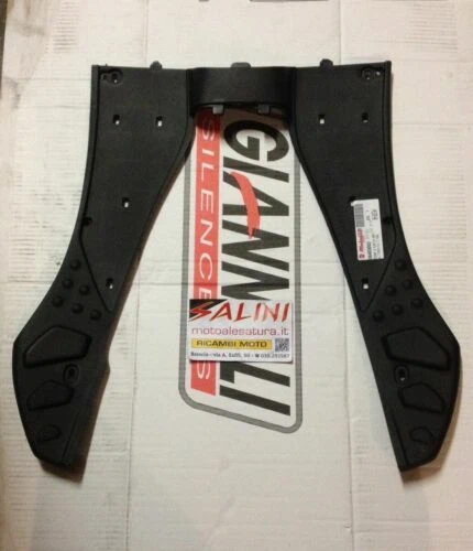 Carene e ricambi di carrozzeria e telaio nero Malaguti per scooter