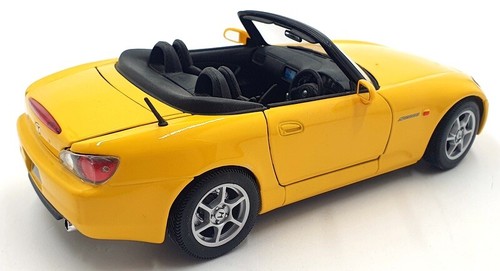 Maisto 1/18 Scale Diecast DC10823F - Honda S2000 - Yellow - Picture 2 of 5