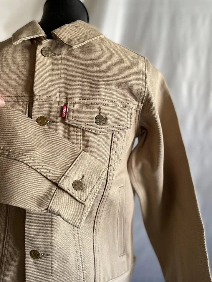 ¡Nuevo con etiquetas! Chaqueta vaquera Levi's Trucker beige algodón mediano para niños Foto 4 de 4