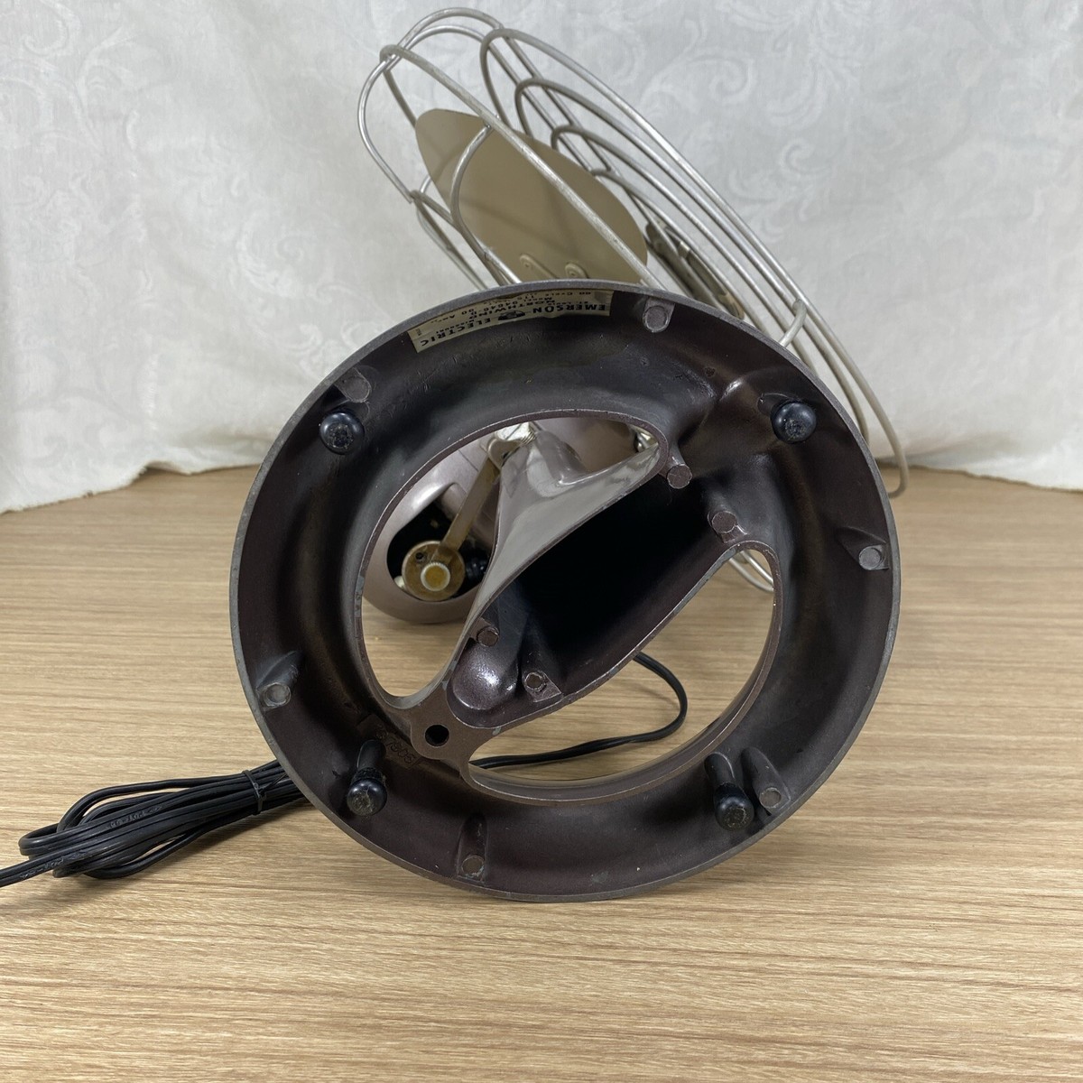 Vintage Emerson Open Base 2-Speed Oscillating Fan 13” 94646 Vintage Emerson Open Base 2-Speed Oscillating Fan 13” 94646