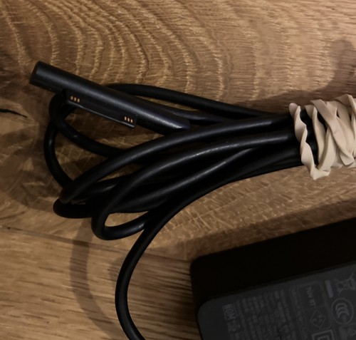 Original Microsoft Model 1625 Power Adapter 12V 2.58A for Surface Pro 3 - Picture 3 of 4