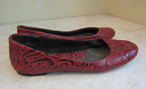BOC by Born Burgundy Leather Embossed Ballet Flat Women's Slip On Shoe Size 6 - Picture 2 of 5