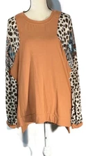 GIGIO Animal Print Round Neck Elbow Sleeve Vented Hem Relaxed Tee Women’s Size S