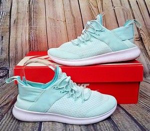 nike free run mint green