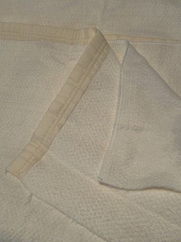 Cream - Ivory Twin 72 X 92 Blanket 1 Side Satin Edge Polyester Made In USA - Picture 4 of 9
