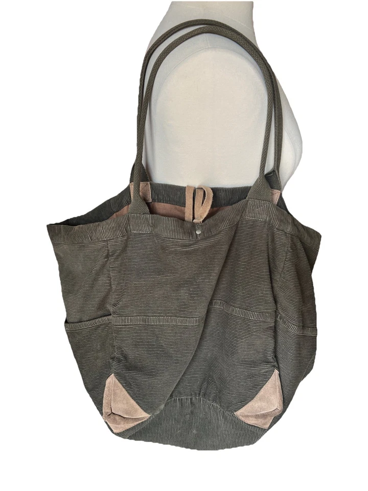 Bolso GRANDE de pana y gamuza verde oliva WE THE FREE by Free People para mujer 15x26 Foto 2 de 4