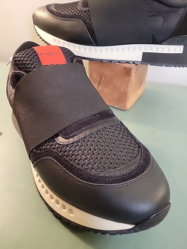 Givenchy Active Runners Size 43.5 Black With COA And Dust Bags - Picture 3 of 23