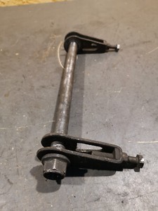 Honda VF 500 (PC12) Achse hinten samt Kettenspanner Hinterachse