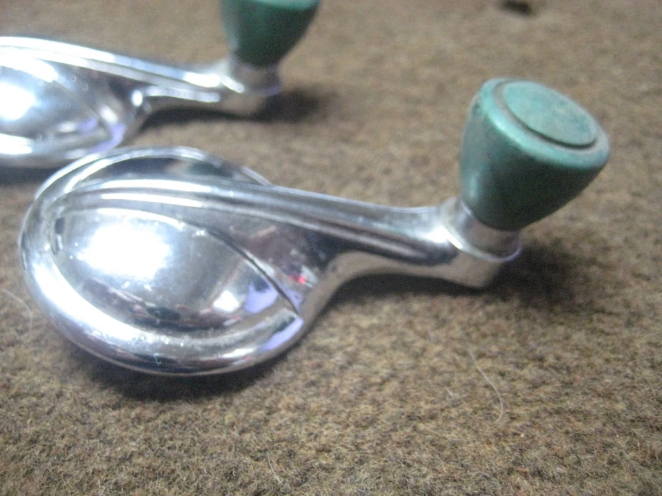 Manijas de ventana de ventilación GM 4151899 de colección OEM ~ Chevrolet Buick Pontiac Olds Foto 2 de 4