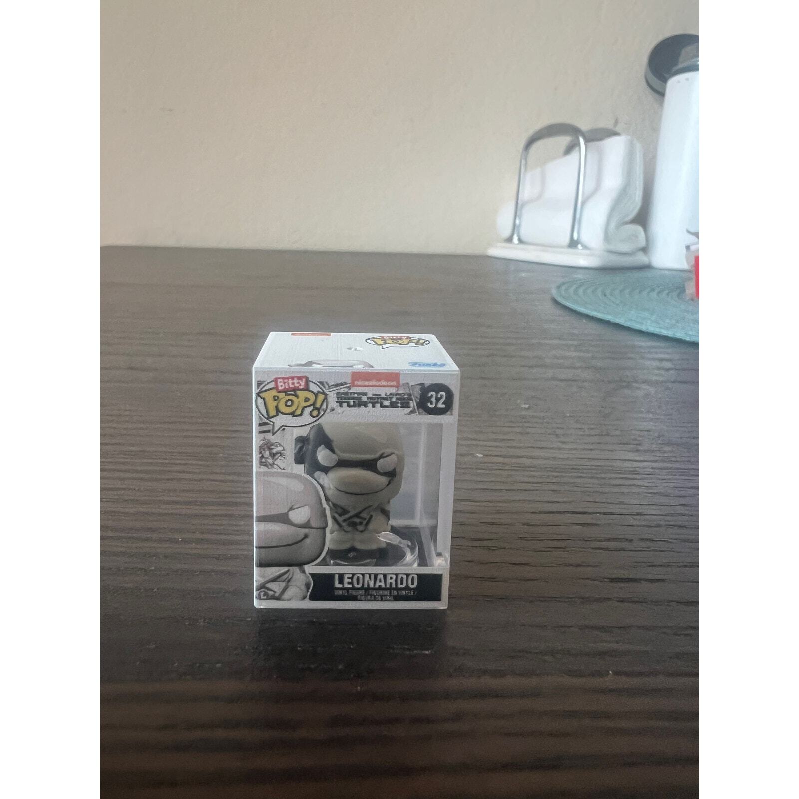 SDCC 4K PIECE TMNT BITTY B&W Leonardo 1" Funko Pop Teenage M