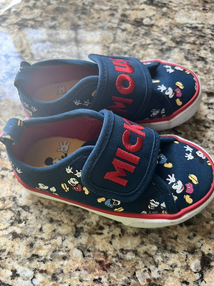 Disney Parks Kids Mickey Mouse Allover Print Canvas Sneakers Size 7/8 - Image 4 of 4