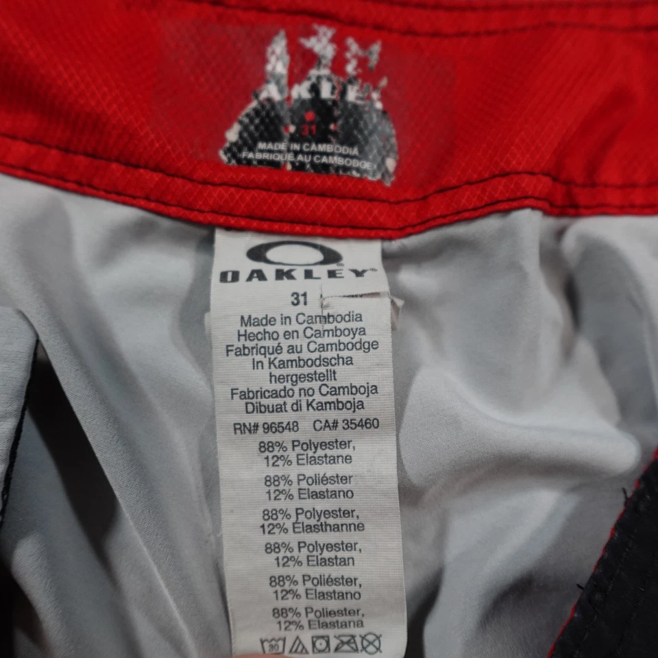 Bermuda de natação Oakley masculina 31 cinza listrada vermelha surf stretch 14598 - Imagem 2 de 4