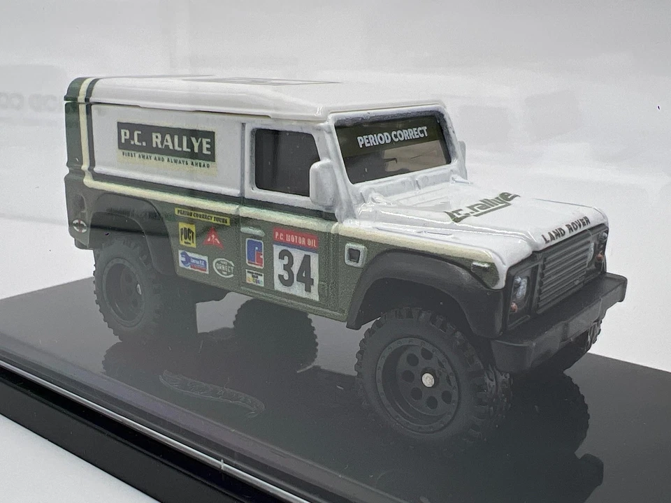 2019 Hot Wheels X Period Correct Land Rover Defender 110 Green/White VHTF - Image 3 of 4