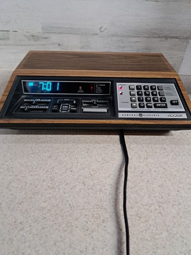 Vintage General Electric Alarm Clock Radio 4885 Programmable GE 7-4885A