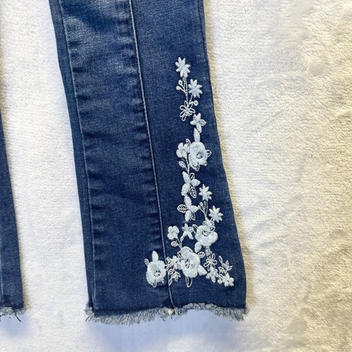 Chelsea & Violet Jeans Girls Size 4 Flare Bell Bottom Pull On Denim Embroidered - Picture 2 of 8