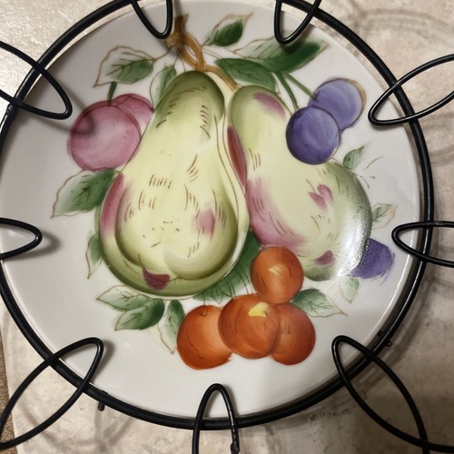 2 Vintage Porcelain Wall Plates With Decorative Metal Hangers-Hand Painted - Picture 7 of 18
