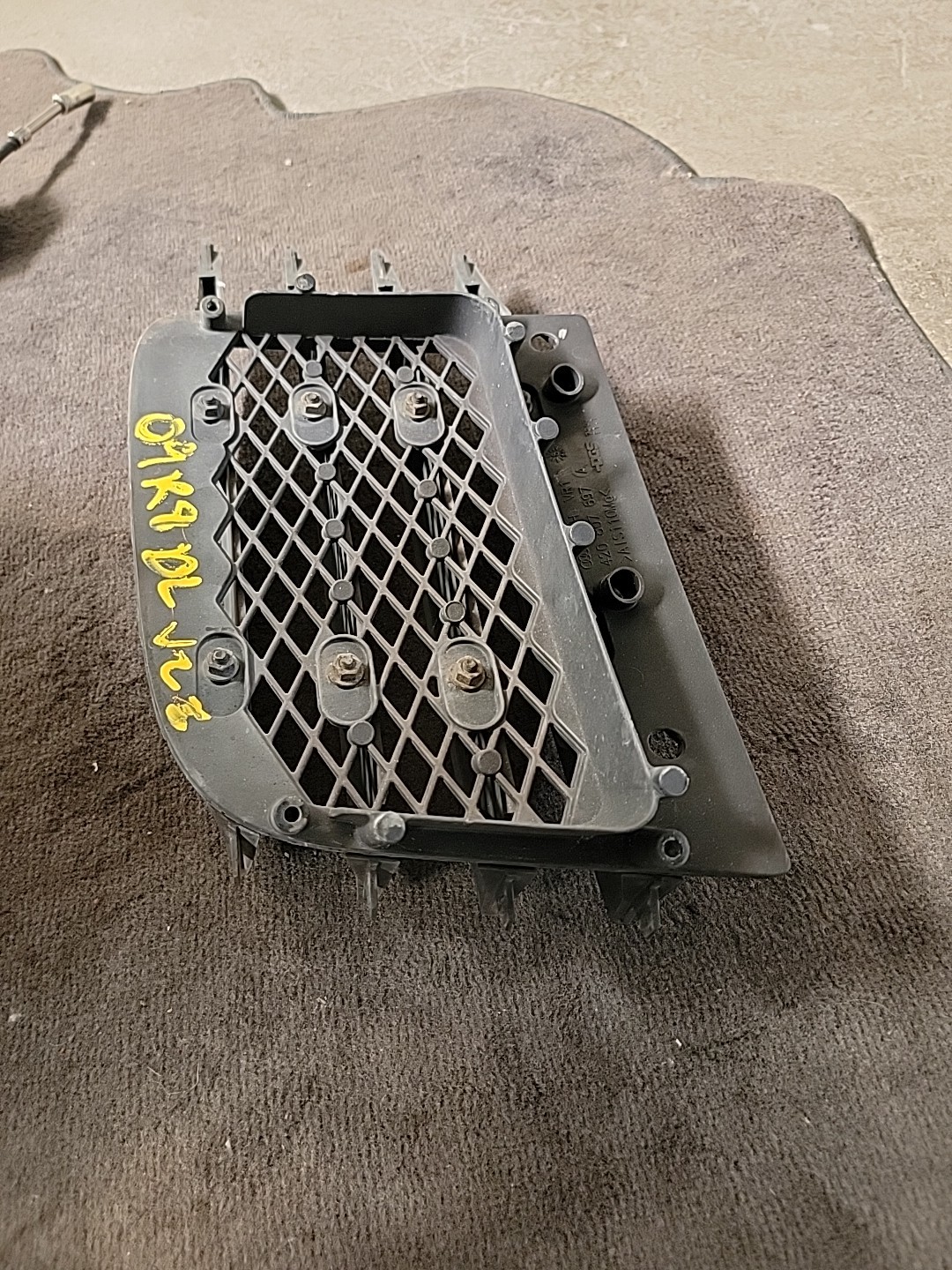 2009 Audi R8 Rear Bumper Driver Left Grille Grill 420807697A