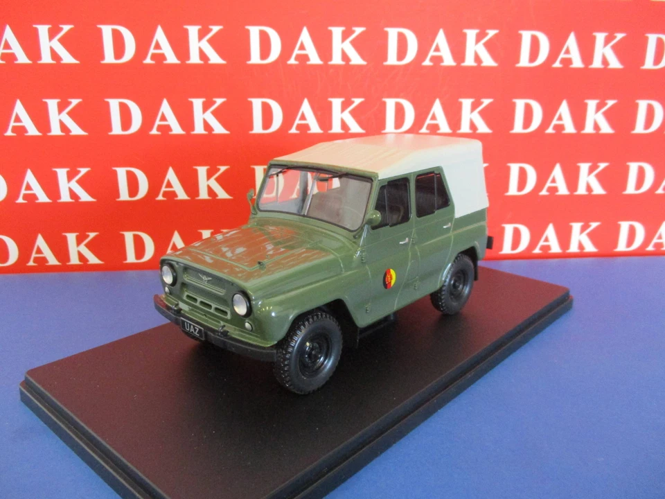 Die cast 1/24 Modellino Auto UAZ 469 NVA Ex DDR 1975 by White Box - Immagine 2 di 4