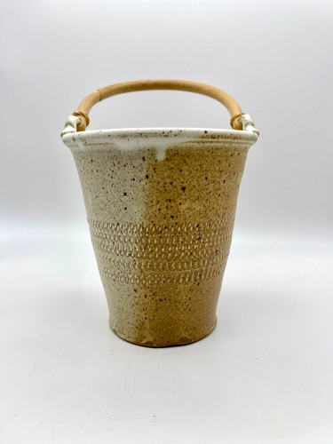"Cubo de cerámica artística Darrel Bowman Bangor, estudio Wisconsin cubo mango de madera 6,75" - Imagen 3 de 8