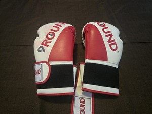 9Round sz22 Boxing Sparring Gloves Pair White Red Black Hook & Loop