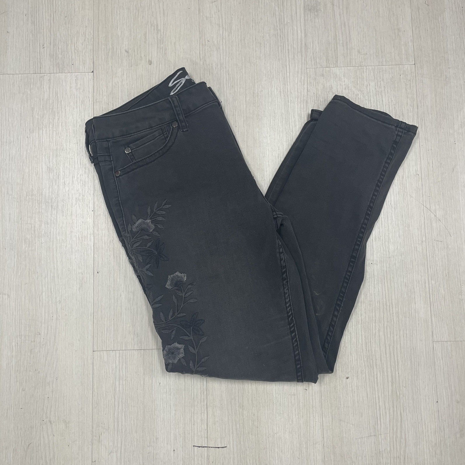 Seven7 Black Embroidered Floral Skinny Jeans Gray Wash Size 14 Y2K