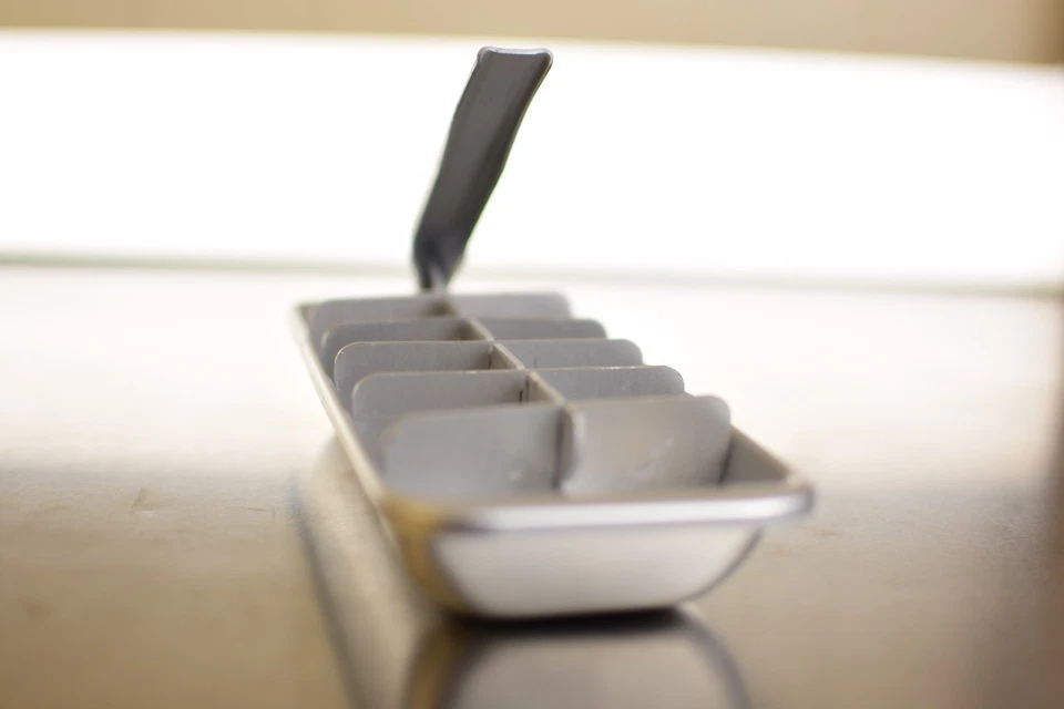 Vintage Aluminium Eisschale (12 Würfel) - Bild 2 von 4