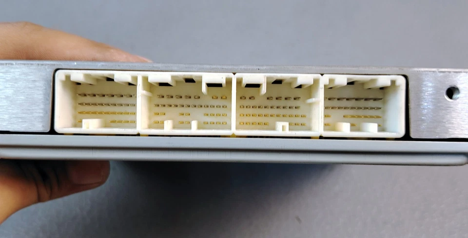 Hino DUTRO ZXU414 N04C-TK M/T 4X2 Engine Control Module ECM ECU ECD 89661 37722 - Image 4 of 4