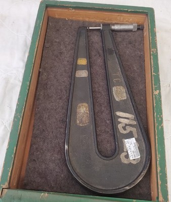 Large Frame Outside Micrometer Precision Measuring instrument with Case LOT-1104