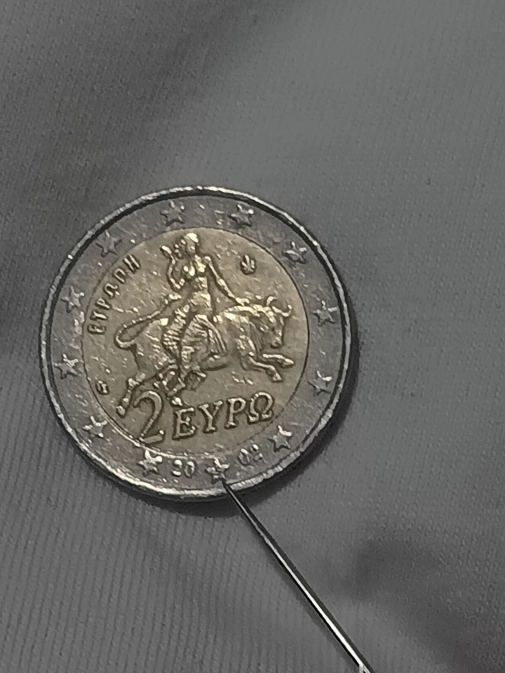 Moneda de 2 euros Grecia (2002) con impresión "S" en una de las estrellas en la parte inferior Foto 2 de 4