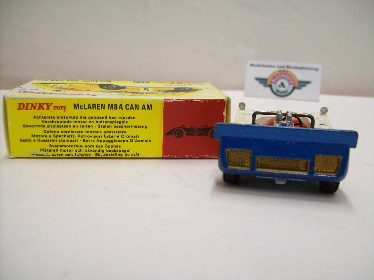 McLaren M8A 5 CAN AM 1968 White blue Dinky Toys Made In England 