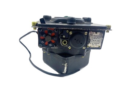 航空計器　OXYGEN REGULATOR AIRCRAFT OXYGEN REGULATOR - Essex Industries