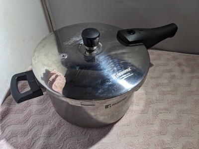 Bergner BG-9703-MM 5.5L Triply Pressure Cooker W/ Triple Security System - USED
