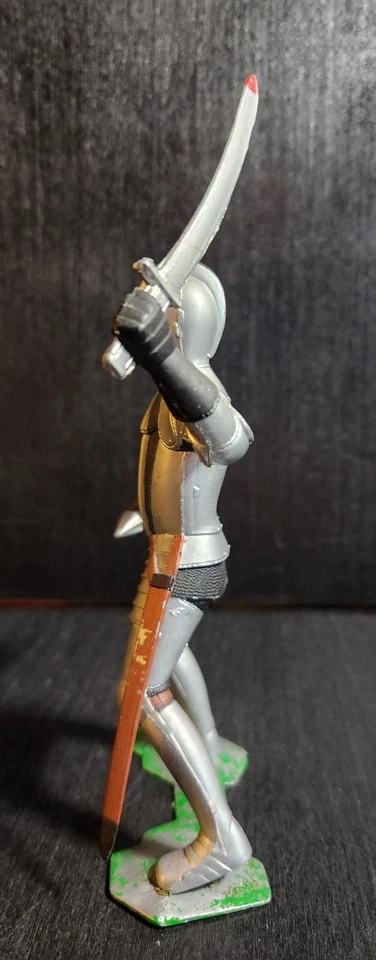 FIGURA DE CABALLERO MARX VINTAGE 1964 CON ESPADA Y MAZA GUERRERO GRAN TAMAÑO 6" PLÁSTICO Foto 2 de 4