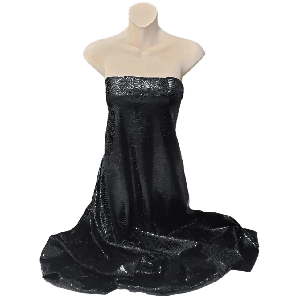 Black on Black Exotic Dragon Scales Black Metallic Foil on Crushed Ice Velvet 4 - Imagem 4 de 4