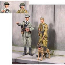 1/35 Scale WWII German Military Police Figures w/ Dog Resin Model Kit Unassemble